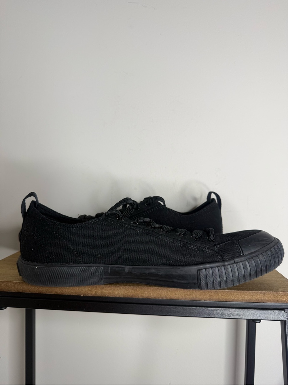 Levi's Men's Black Canvas Low-Top Sneakers with Red Insole Accent - Picture 4 of 8